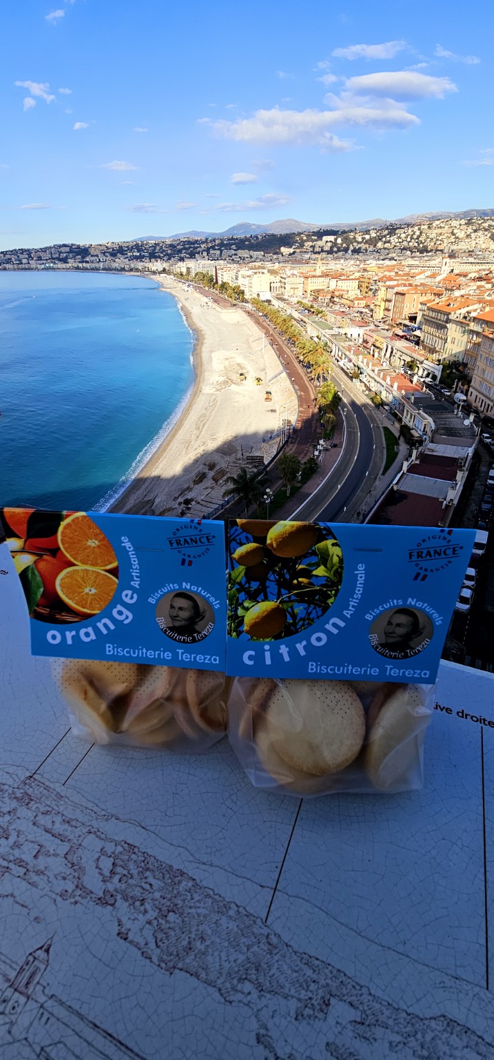 Biscuits orange et citron devant la Promenade des Anglais